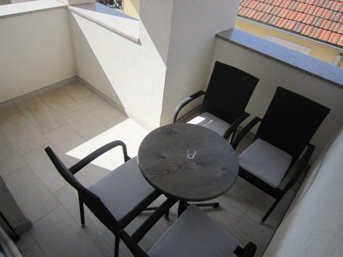 M&B Guest House Srima Exterior foto