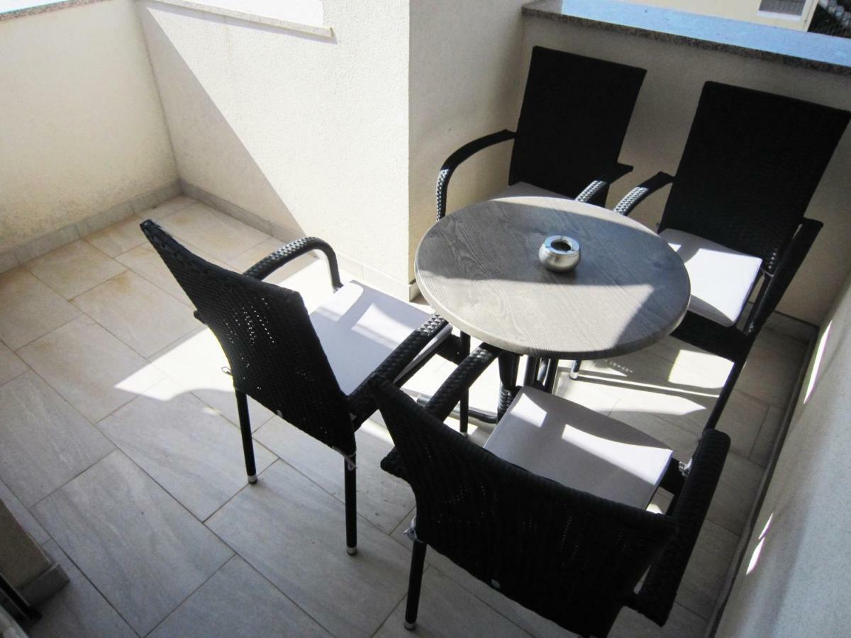 M&B Guest House Srima Exterior foto
